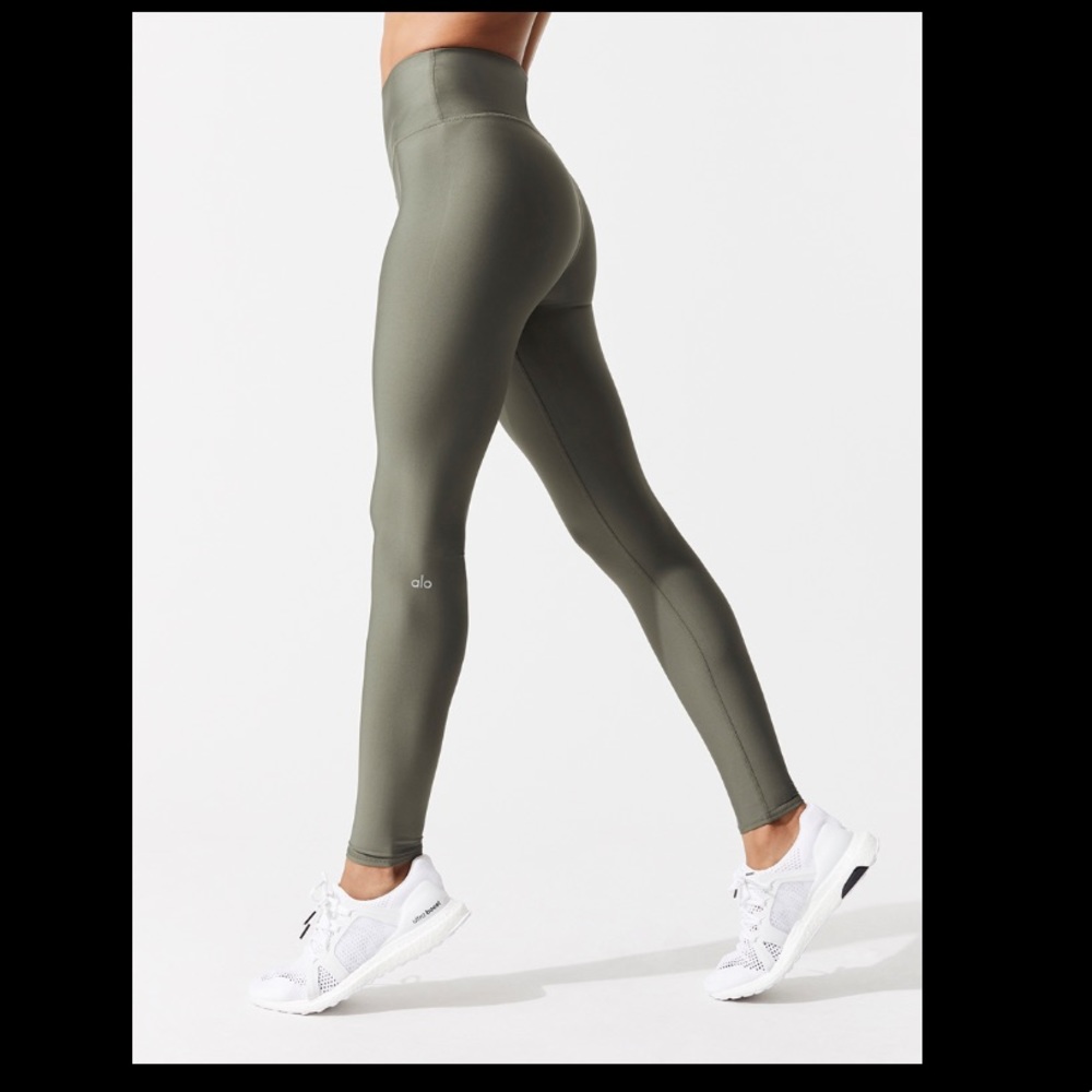 alo airlift legging in jungle